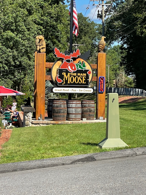 Main moose about-us